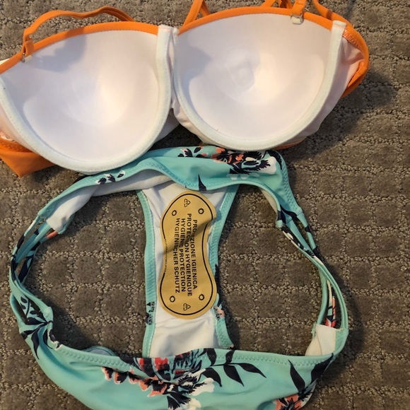 SALE-Cupshe Tropical Print Bikini - Picture 5 of 8